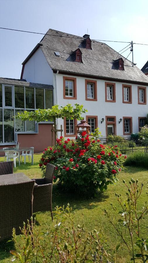 Ferienwohnung Altes Pfarrhaus Mit Flair Und Moselblick برونبيبيرغ المظهر الخارجي الصورة