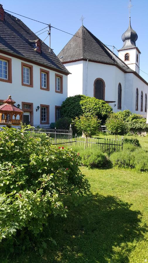 Ferienwohnung Altes Pfarrhaus Mit Flair Und Moselblick برونبيبيرغ المظهر الخارجي الصورة